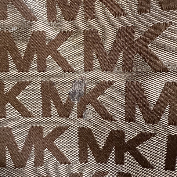 Michael Kors Gansevoort large signature shoulder bag. - Picture 3 of 8